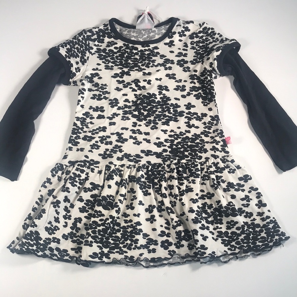 New- Girls Dress size 104